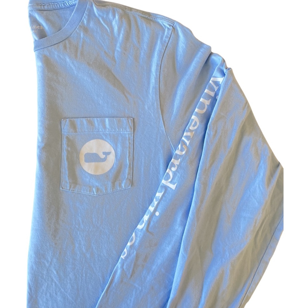 Vineyard Vines. Mens small. Unique design. Logo tee. Like new.